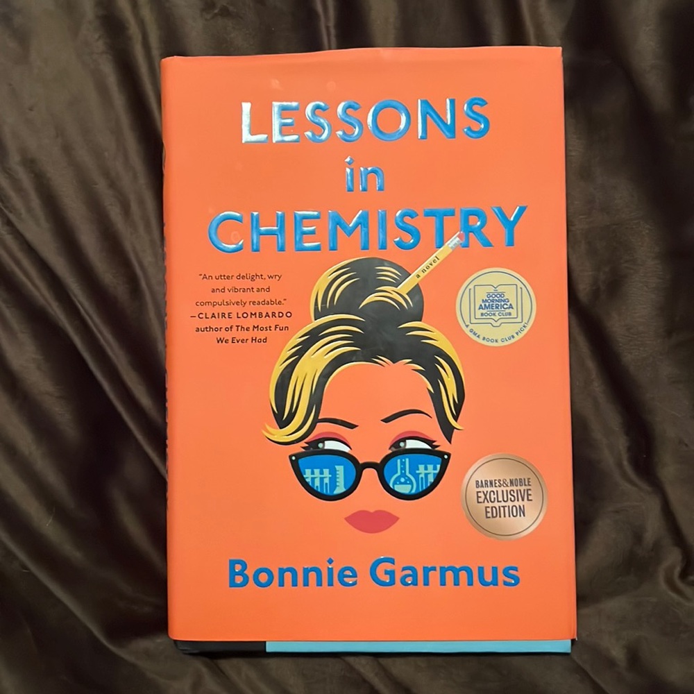 Lessons in Chemistry Hardcover
